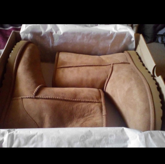 Ugg classic short size 9 chestnut - Picture 2 of 3